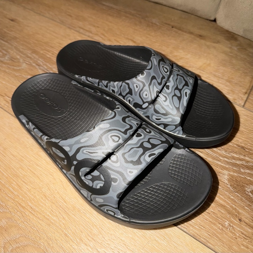 OOFOS OOahh Limited Edition Recovery Slide Sandals Size‎ Men 3 Women 5 Black